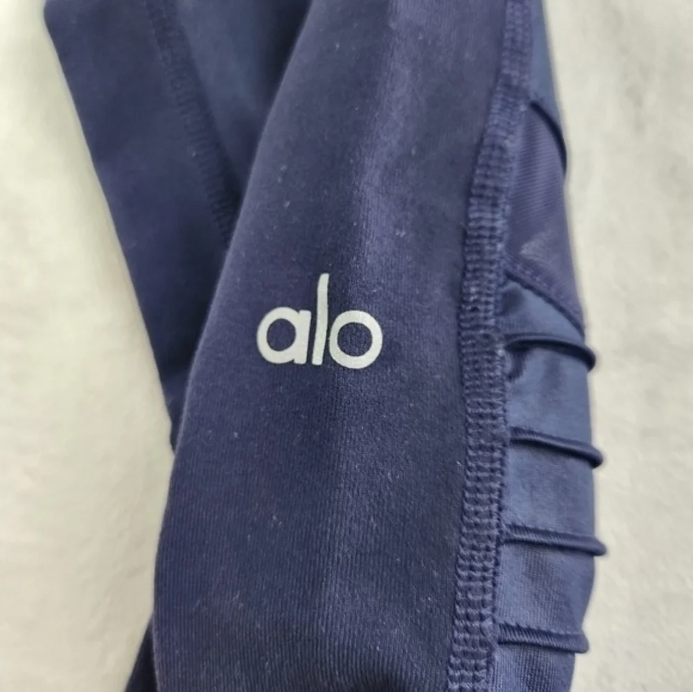 ALO Moto Navy Leggings Size X-Small Glossy‎ Stretch Moisture Wicking Mesh Detail